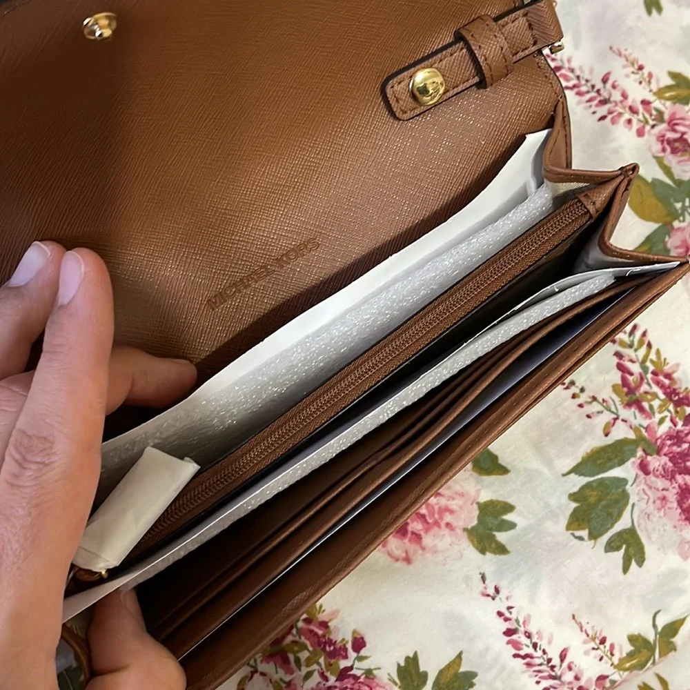 🤎Michael Kors 🤎Large Wallet on a Chain/Brown - Picture 6 of 16